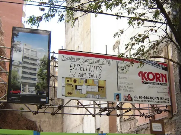 Cartel Korn Propiedades