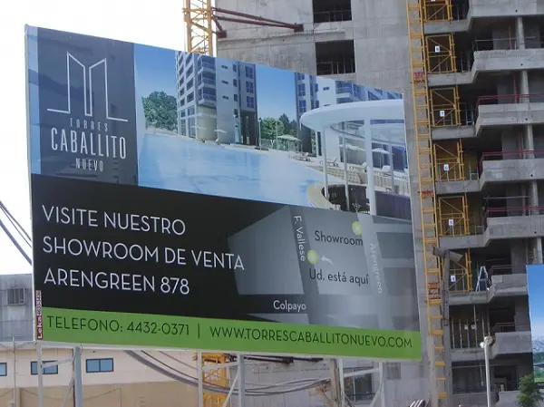 Cartel grande al frente